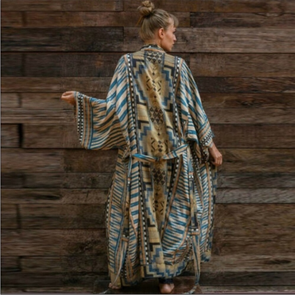 Boho Western Kimono
NWOT!